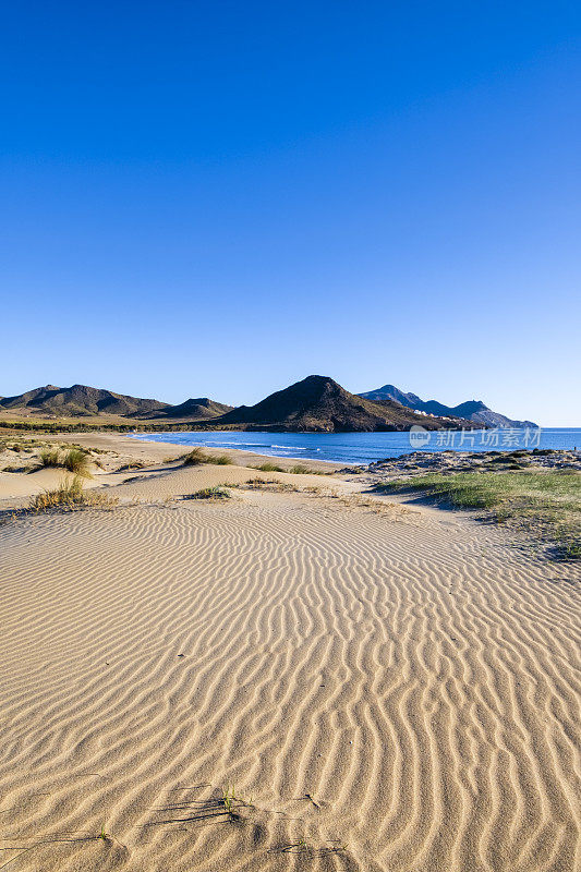 普拉亚德洛斯热那亚，在Cabo de Gata-Níjar自然保护区美丽的海滩之一-西班牙